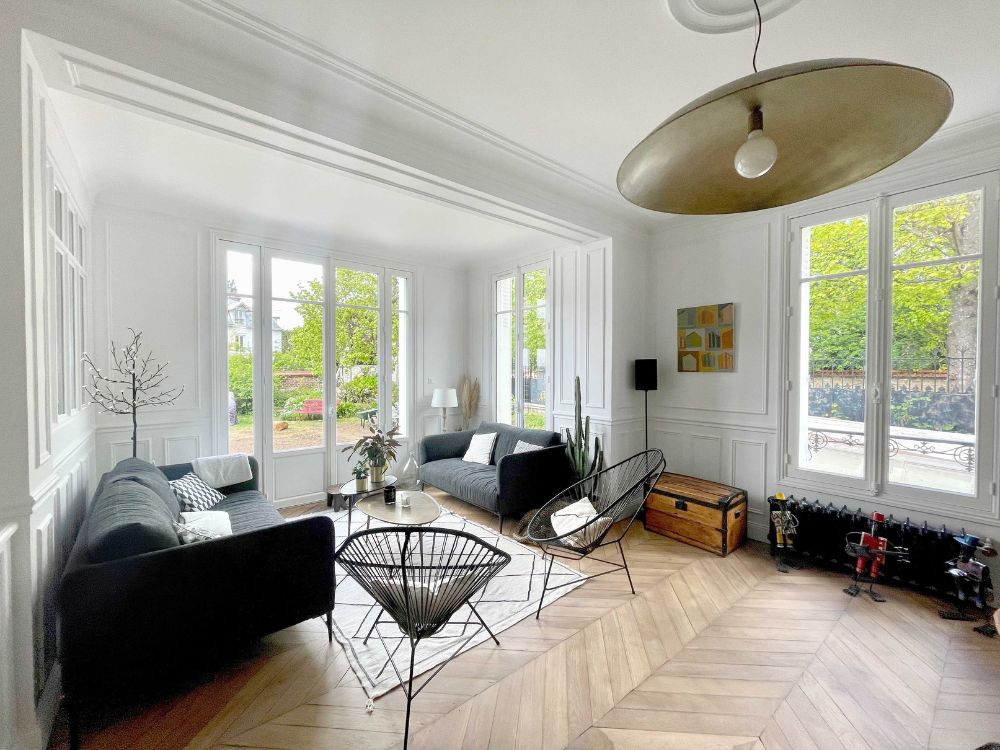 rénovation d'une maison de maître avec des fenêtres en bois